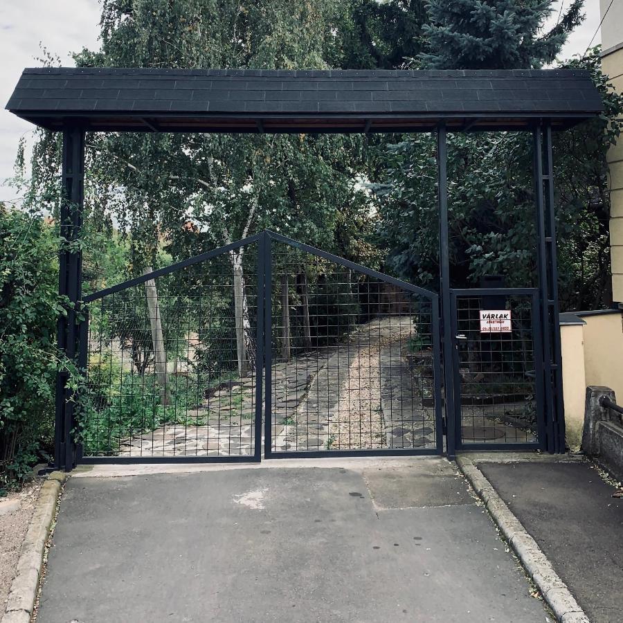 Var-Lak Apartman Eger Buitenkant foto